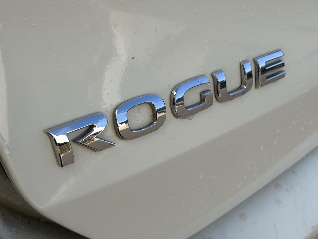 used 2017 Nissan Rogue car