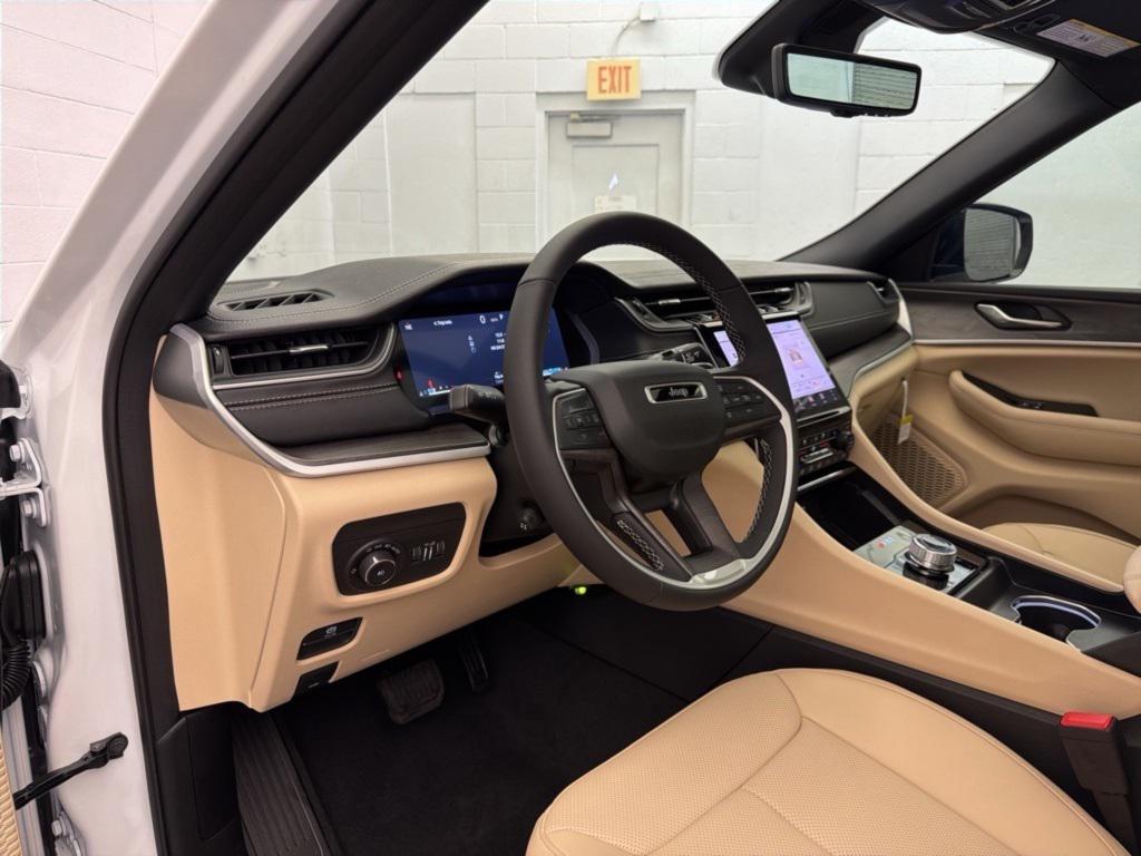 new 2025 Jeep Grand Cherokee car, priced at $44,569