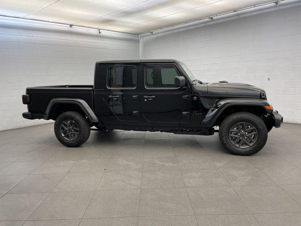 new 2026 Jeep Gladiator car, priced at $44,210