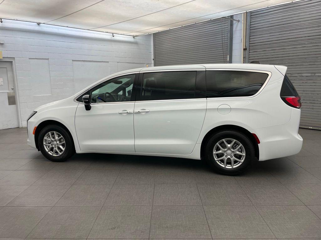 new 2027 Chrysler Pacifica car, priced at $41,032