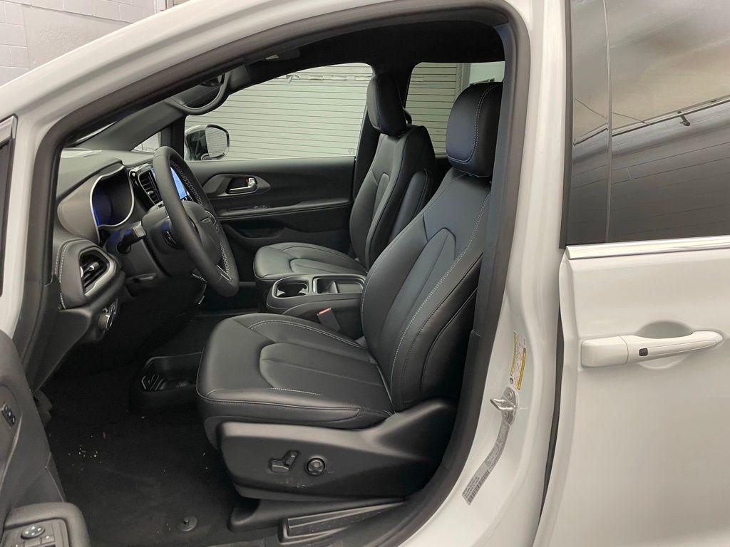 new 2027 Chrysler Pacifica car, priced at $41,032