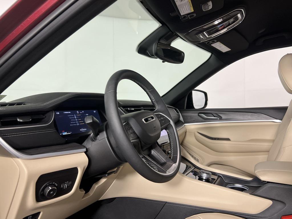 used 2024 Jeep Grand Cherokee car, priced at $32,873