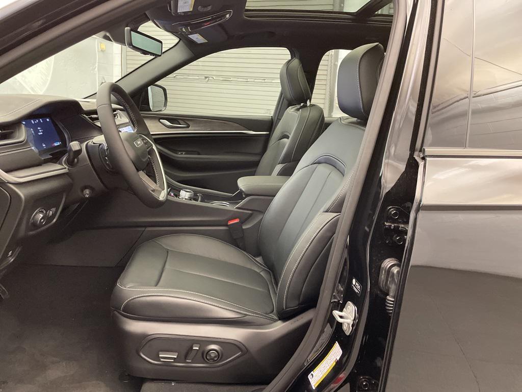 new 2026 Jeep Grand Cherokee car, priced at $49,173