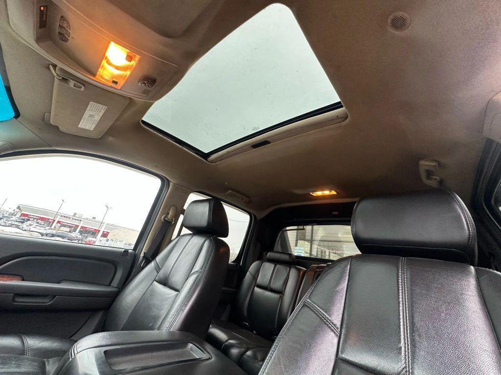 used 2007 Chevrolet Avalanche car, priced at $6,495