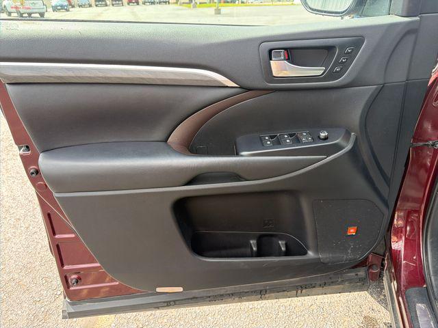 used 2019 Toyota Highlander car, priced at $30,397