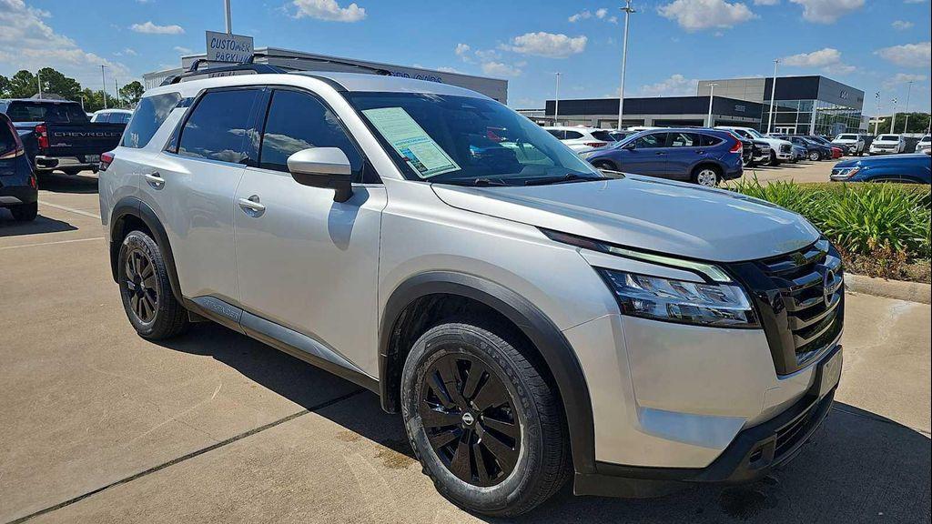 2022 Brilliant Silver Metallic Nissan Pathfinder
