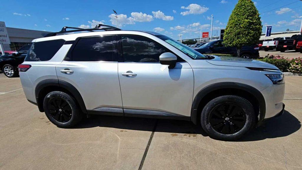 2022 Brilliant Silver Metallic Nissan Pathfinder