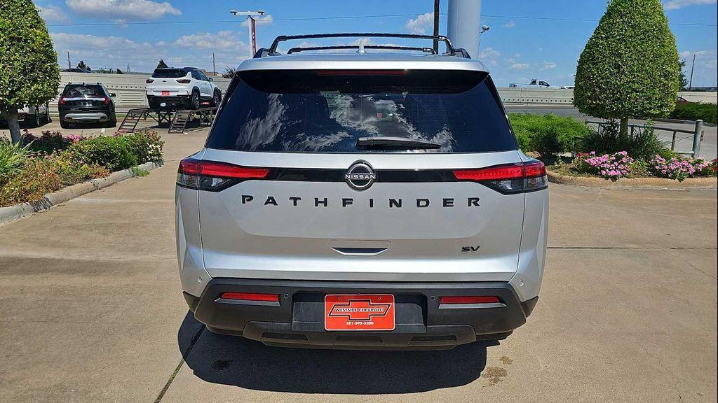 2022 Brilliant Silver Metallic Nissan Pathfinder