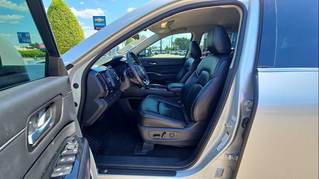 2022 Brilliant Silver Metallic Nissan Pathfinder