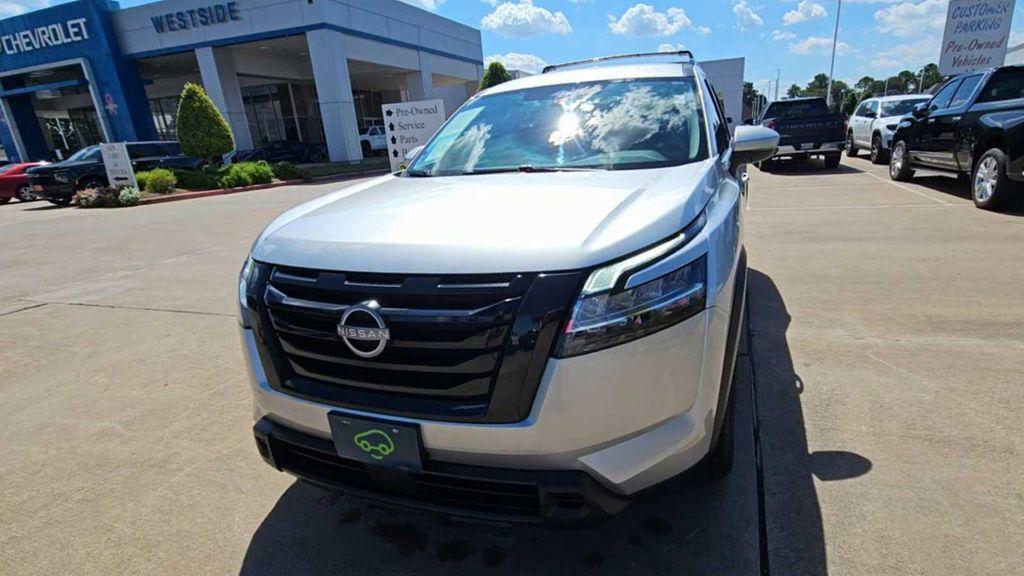 2022 Brilliant Silver Metallic Nissan Pathfinder