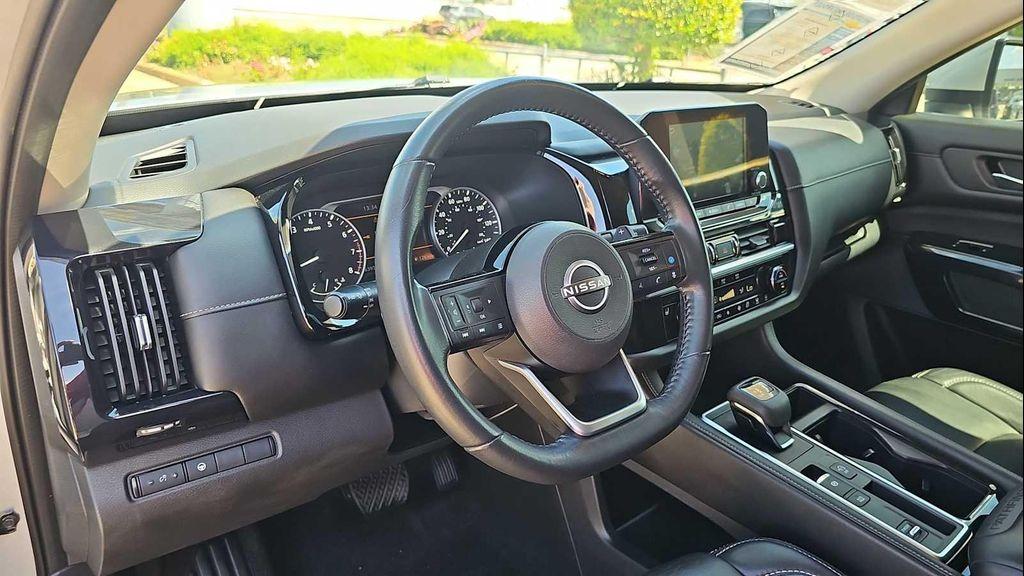 2022 Brilliant Silver Metallic Nissan Pathfinder