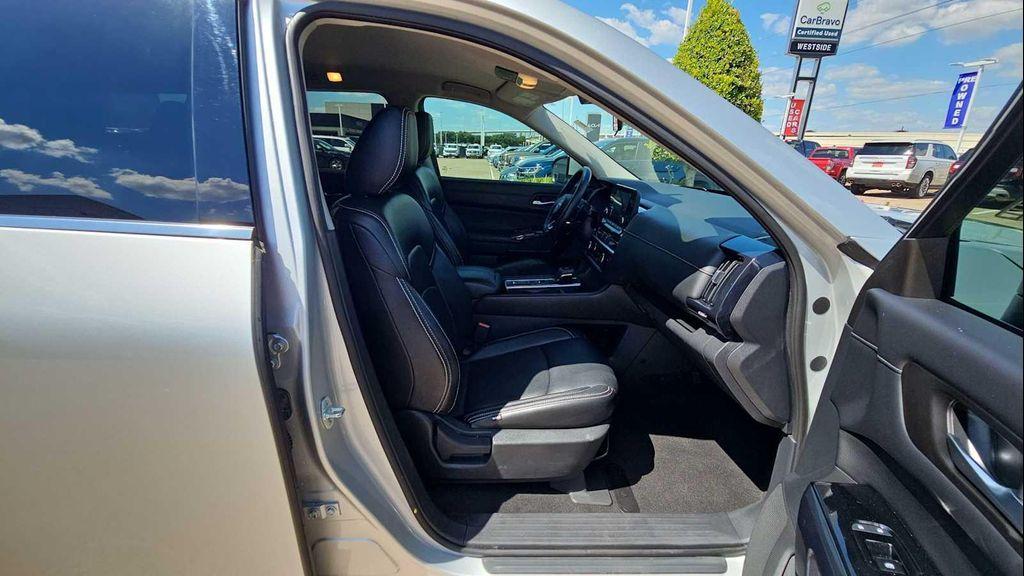 2022 Brilliant Silver Metallic Nissan Pathfinder