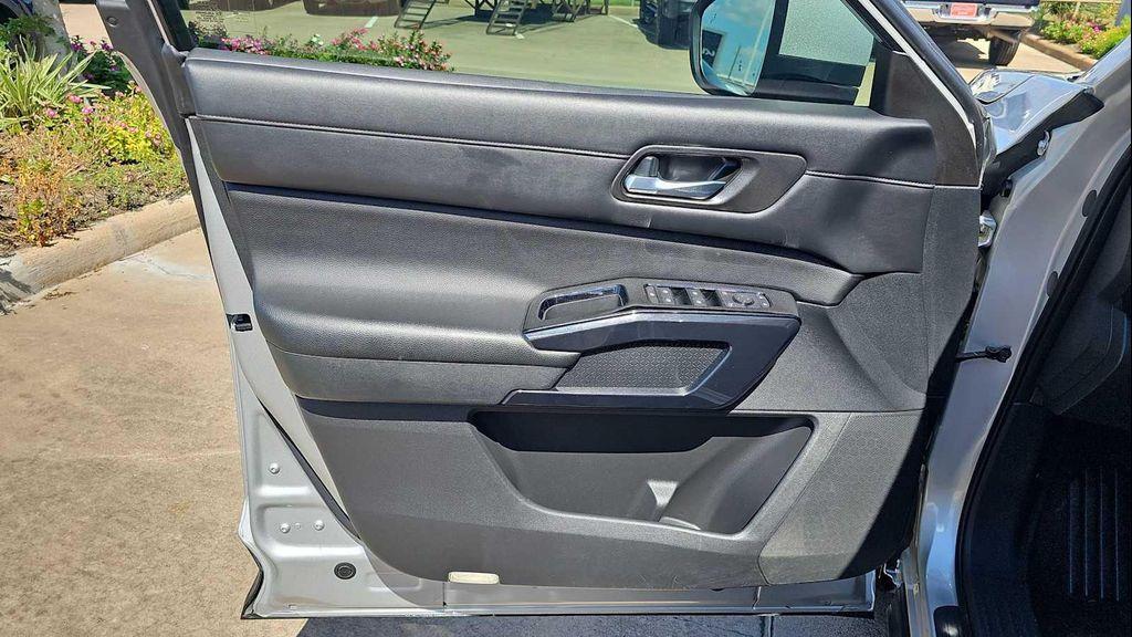 2022 Brilliant Silver Metallic Nissan Pathfinder