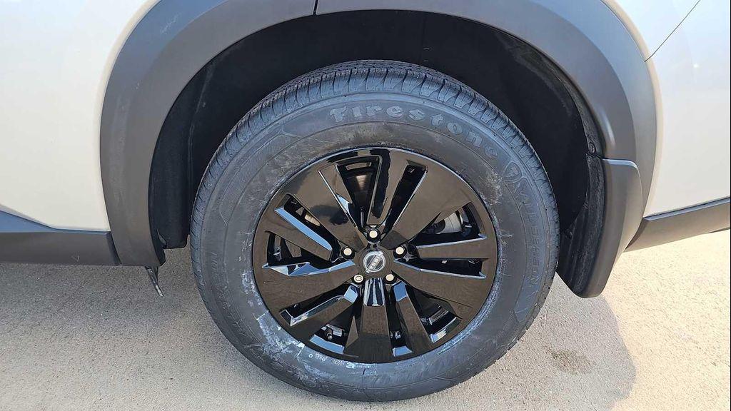 2022 Brilliant Silver Metallic Nissan Pathfinder