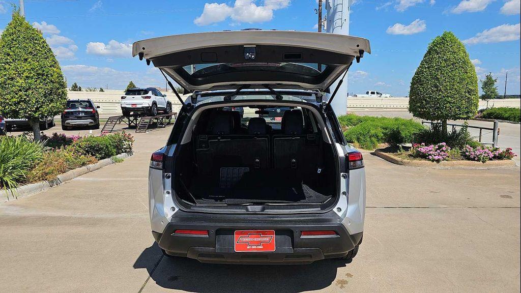 2022 Brilliant Silver Metallic Nissan Pathfinder