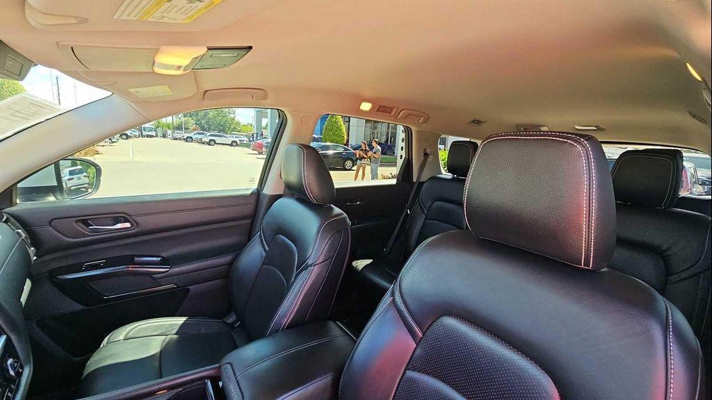 2022 Brilliant Silver Metallic Nissan Pathfinder