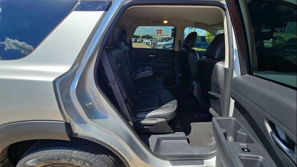 2022 Brilliant Silver Metallic Nissan Pathfinder