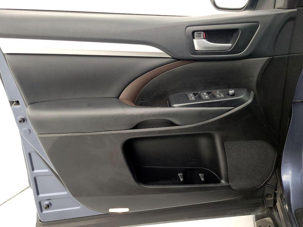 used 2019 Toyota Highlander car, priced at $24,998