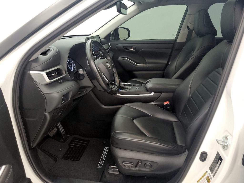 used 2021 Toyota Highlander car, priced at $30,998