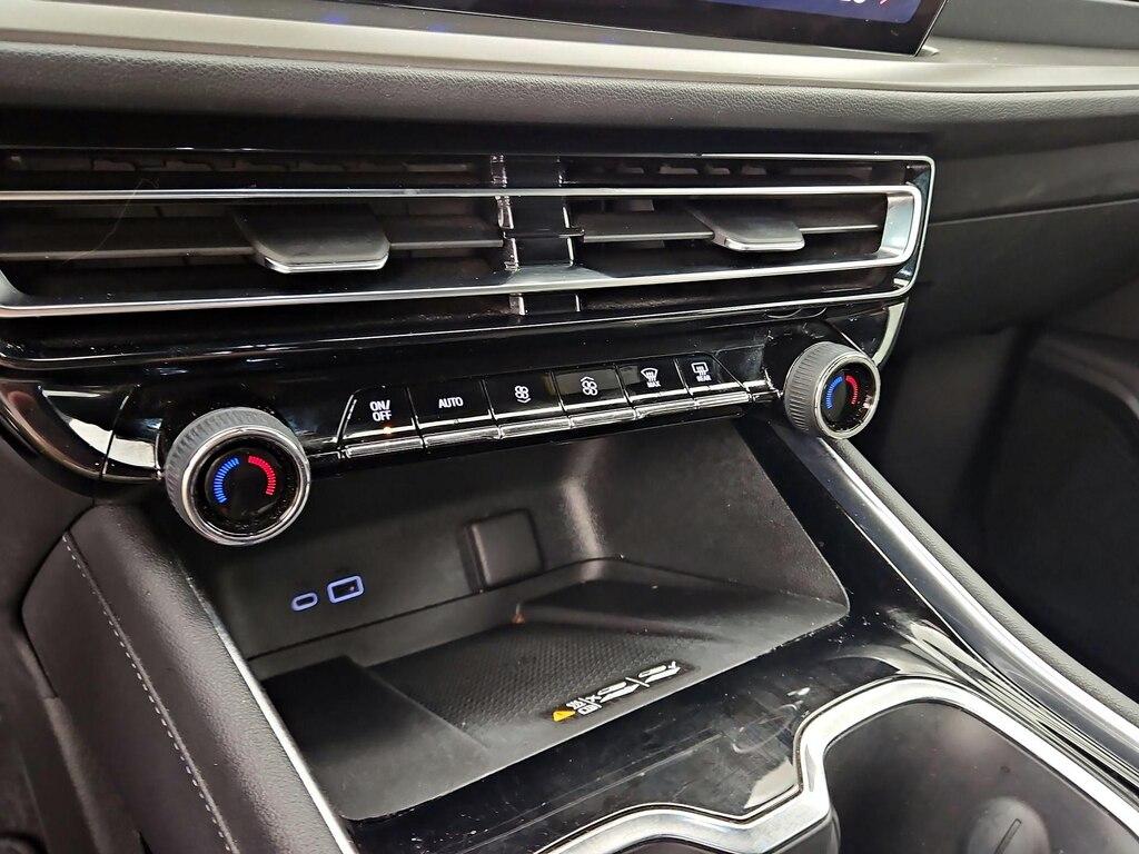 used 2024 Chevrolet Traverse car, priced at $38,998