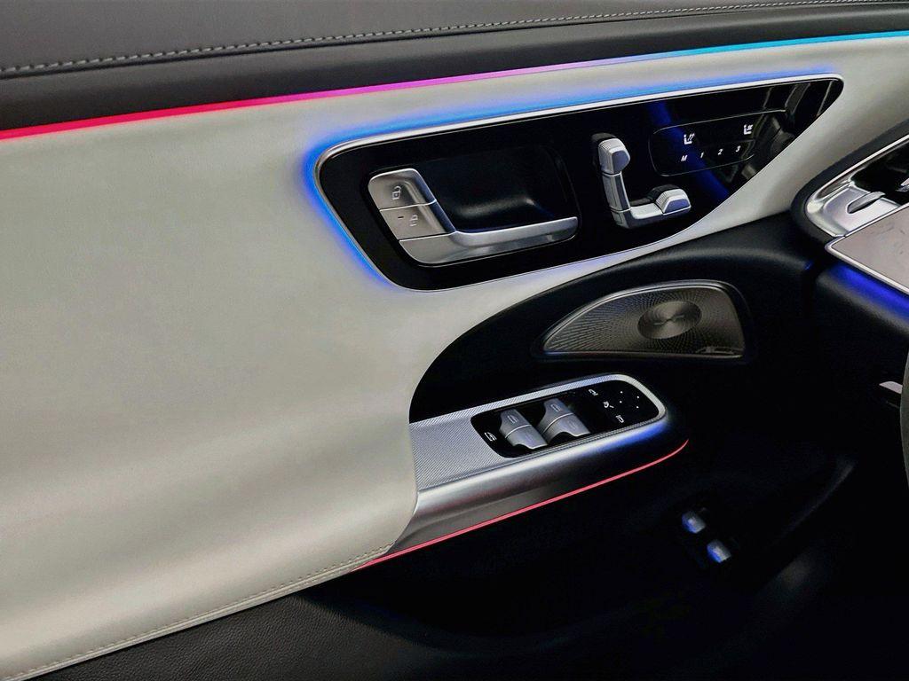 Mercedes-Benz E-Class view 13