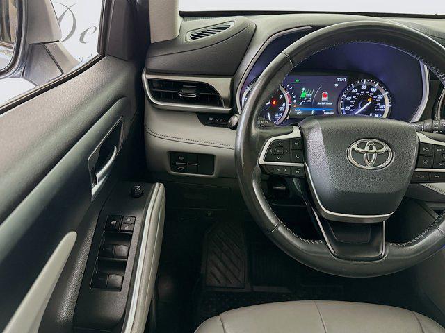 used 2022 Toyota Highlander car, priced at $33,737