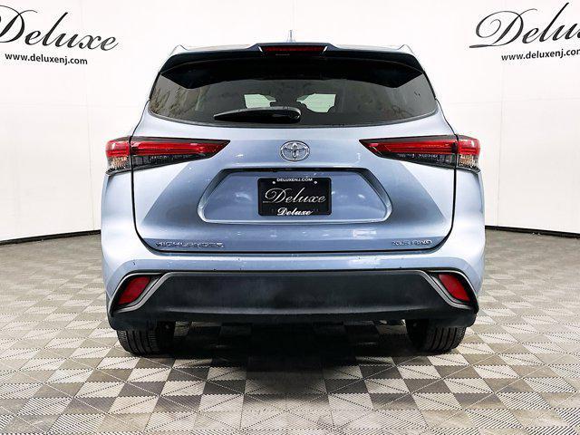 used 2022 Toyota Highlander car, priced at $33,737
