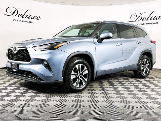 used 2022 Toyota Highlander car, priced at $33,737