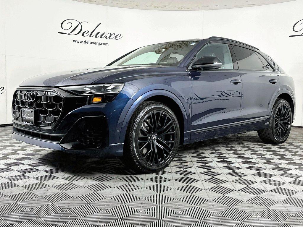 Audi SQ8 view 3