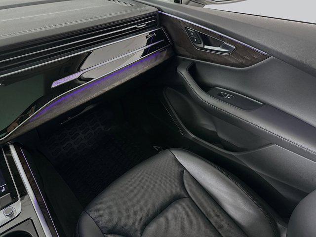 Audi Q7 view 24