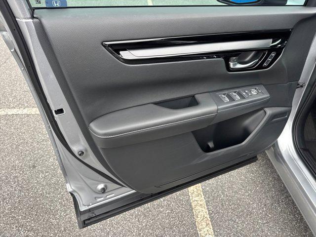 used 2025 Honda CR-V car, priced at $29,995