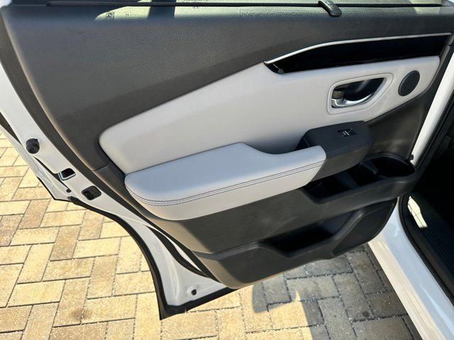 new 2025 Honda Pilot car, priced at $45,450