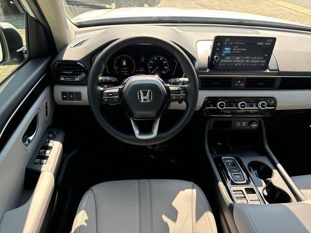 new 2025 Honda Pilot car, priced at $45,450