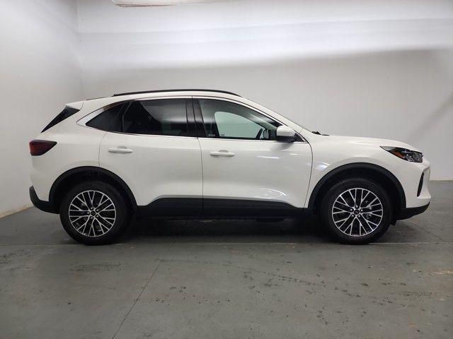 new 2025 Ford Escape car, priced at $40,825