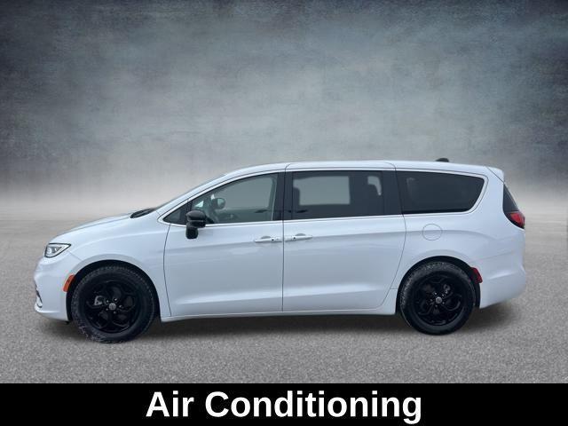 used 2024 Chrysler Pacifica car, priced at $34,999