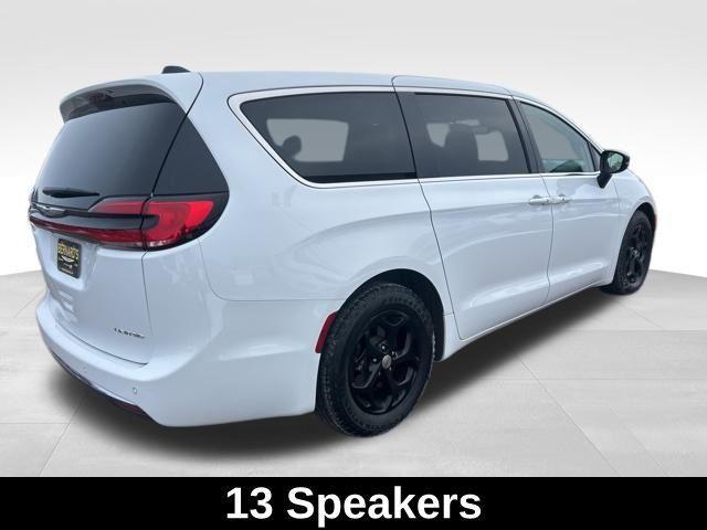 used 2024 Chrysler Pacifica car, priced at $39,999