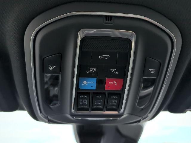 new 2025 Jeep Grand Cherokee car, priced at $47,488