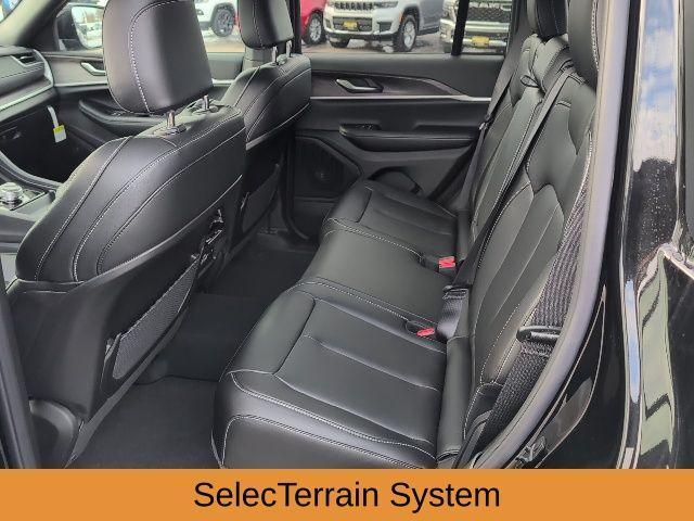 new 2025 Jeep Grand Cherokee car, priced at $42,988