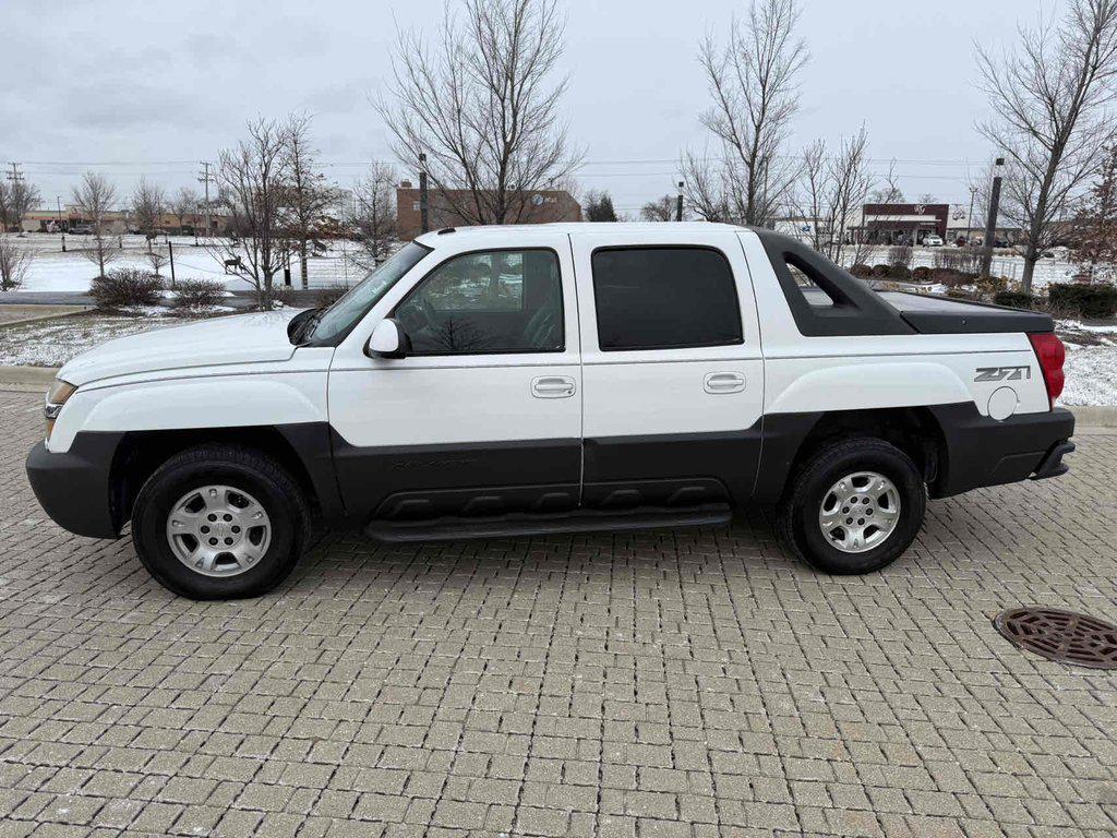 used 2003 Chevrolet Avalanche car, priced at $11,995