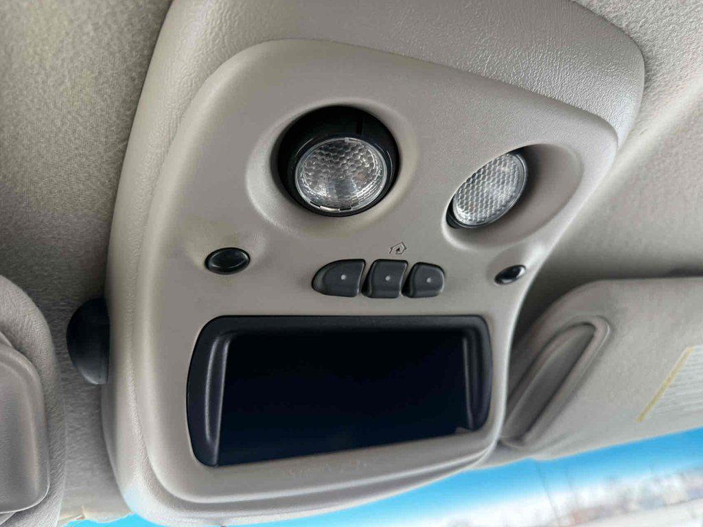 used 2003 Chevrolet Avalanche car, priced at $11,995