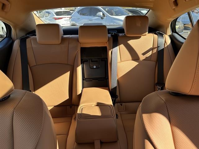 new 2025 Lexus ES 350 car, priced at $43,854