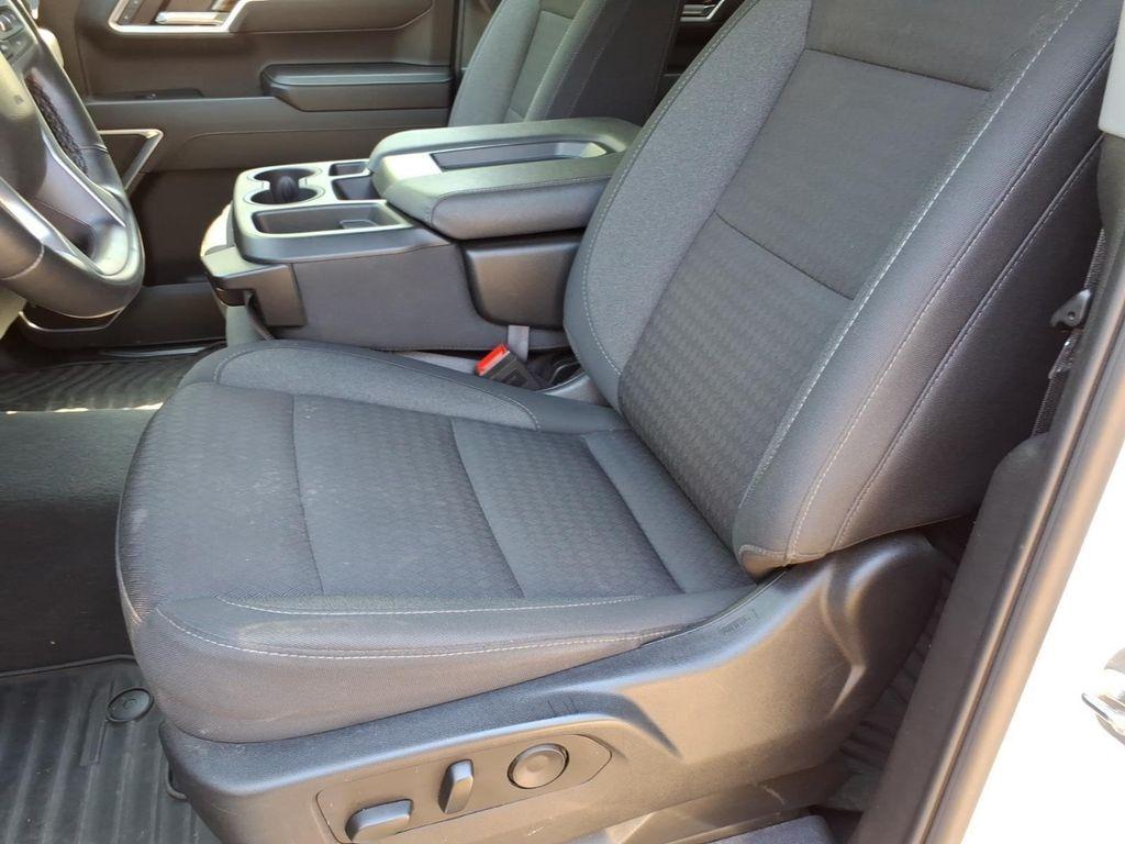 used 2025 Chevrolet Silverado 1500 car, priced at $38,994