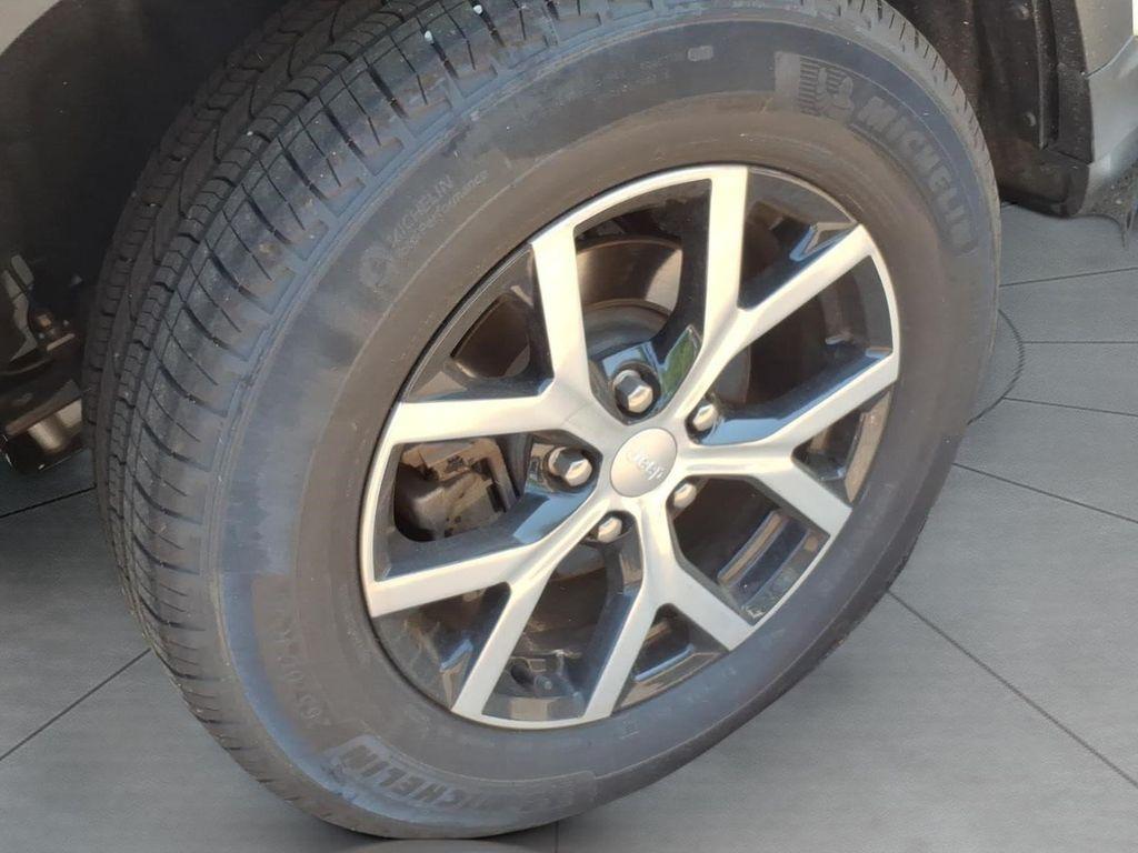 used 2025 Jeep Grand Cherokee car, priced at $31,994