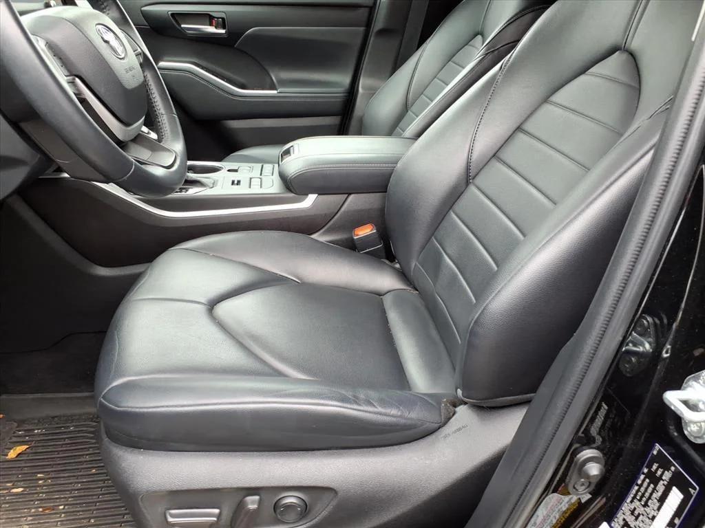 used 2022 Toyota Highlander car, priced at $31,995