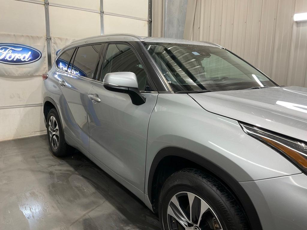 used 2021 Toyota Highlander car, priced at $26,490