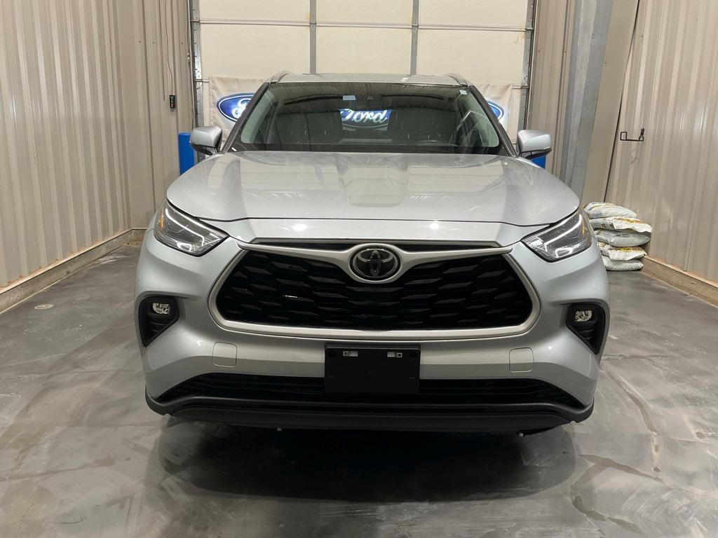 used 2021 Toyota Highlander car, priced at $26,490