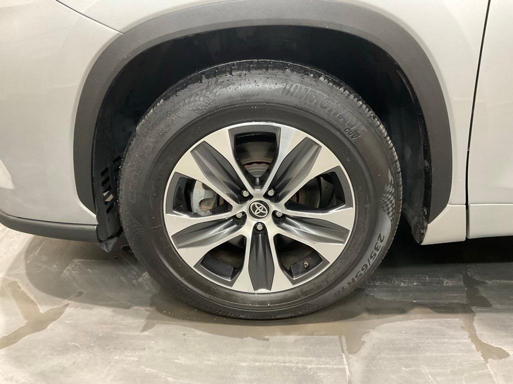used 2021 Toyota Highlander car, priced at $26,490
