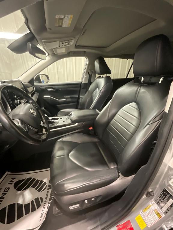 used 2021 Toyota Highlander car, priced at $26,490