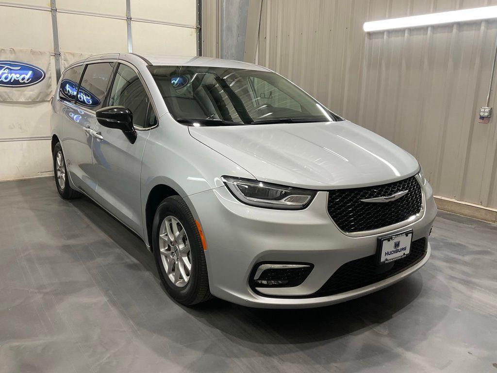 used 2024 Chrysler Pacifica car, priced at $28,390