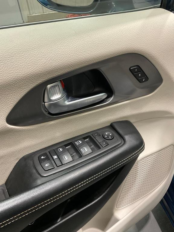 used 2021 Chrysler Pacifica Hybrid car, priced at $20,490